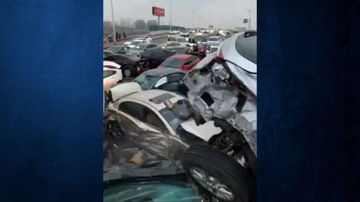 Kinë, 100 automjete aksidentohen në autostradën kryesore, tre viktima
