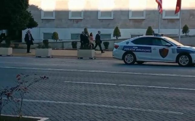 Pas takimit me të rinjtë, Blinken mbërrin në kryeministri, e pranishme edhe Yuri Kim