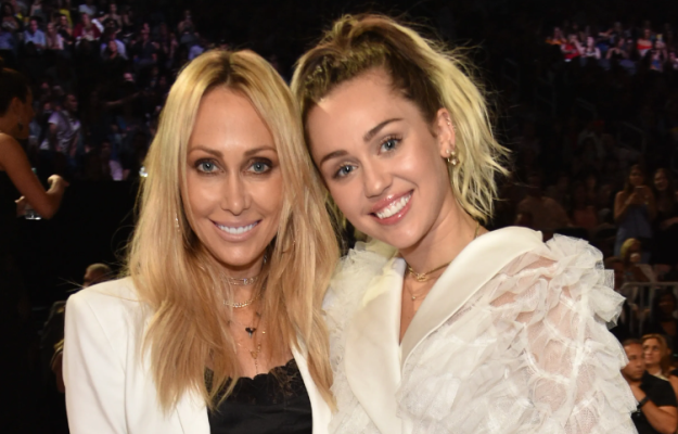 Dramë në familjen VIP, nëna e Miley Cyrus i “vjedh” burrin vajzës së saj