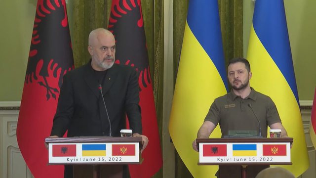 Rama bisedë telefonike me Zelensky n  presidenti i Ukrainës  E informova mbi situatën në front  Shqipëria ka mbështetur pa lëkundje Ukrainën