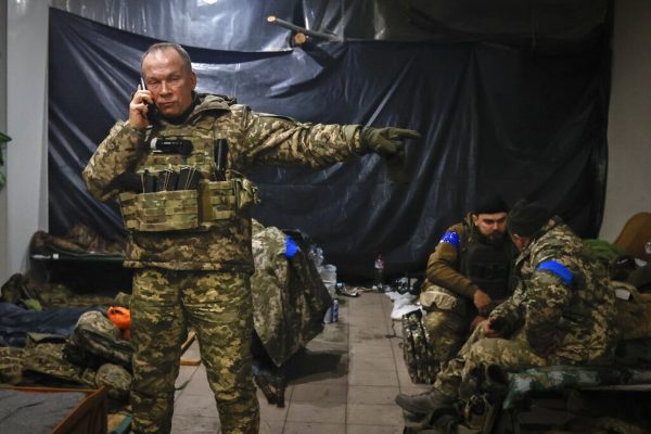 Komandanti i ushtrisë ukrainase pranon vështirësitë në front: Situatë e tensionuar në disa rajone