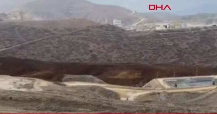 VIDEO/ Rrëshqitje dheu në minierën e arit në Turqi, nëntë persona të bllokuar