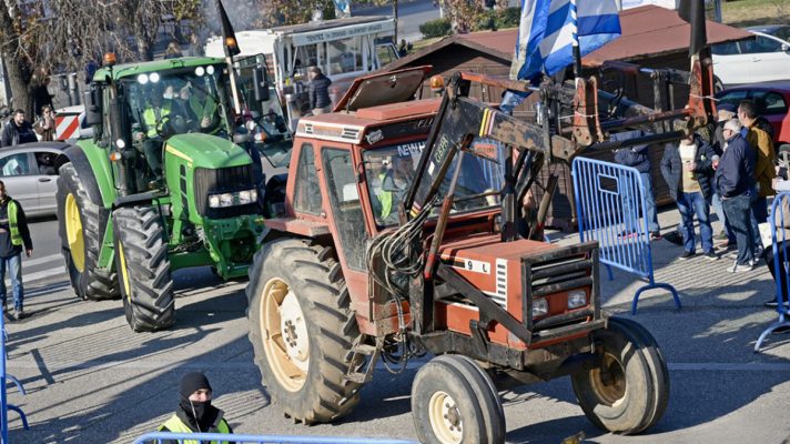 Fermerët grekë i bashkohen protestës evropiane, kërcënojnë se do të zbresin me traktorë në Athinë