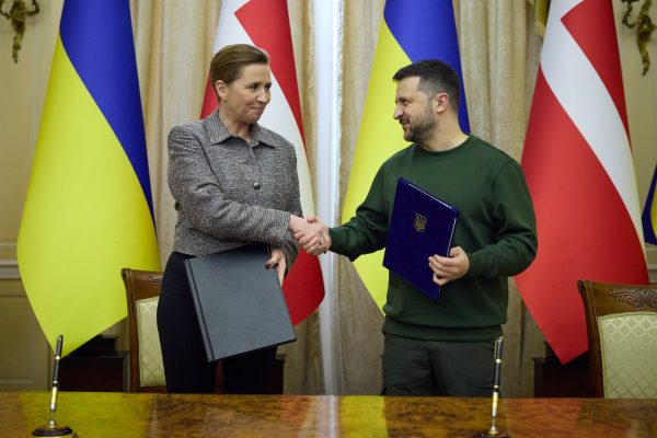 Ukraina nënshkruan marrëveshje sigurie 10-vjeçare me Danimarkën