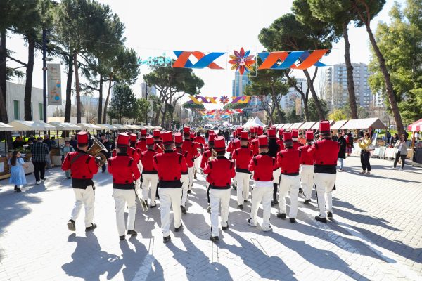 Tirana plot ngjyra për festën, Dita e Verës kalon mes argëtimit, muzikës dhe aktiviteteve sportive