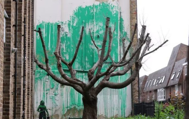 “E ka bërë artisti i famshëm Banksy”, murali i ri në Londër tërheq vëmendjen e turmave dhe mediave