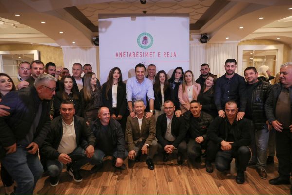 PS fushatë anëtarësimesh të reja edhe në njësitë rurale, Veliaj: Dera e hapur e PS do na sigurojë fitoren në zgjedhjet e ardhshme