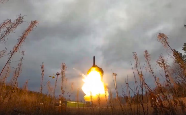 Rusia nis stërvitjen bërthamore, armët taktike atomike vendosen në kufi me Ukrainën