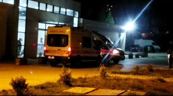 Sherr me thika dhe leva në Berat, vëllezërit bëjnë për spital dy të rinj: Pse më gërvishte makinën?