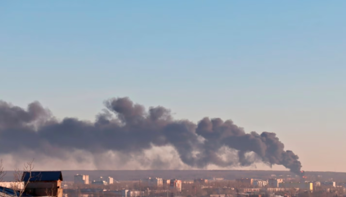 Ukraina sulmon me dron depon e naftës në Rusi