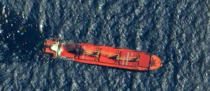 U godit nga rebelët Houthi, anija e fundosur në Detin e Kuq rrezik për mjedisin