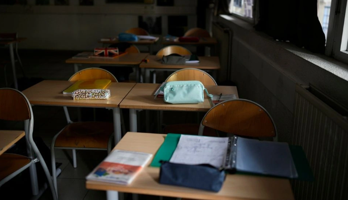 “Alo, bombë në shkollë!”, arrestohen 3 të mitur në Francë