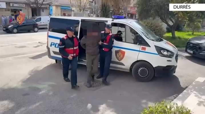 Policia e Durrësit kap “mat” 28-vjeçarin, po tentonte të vidhte një makinë (EMRI)