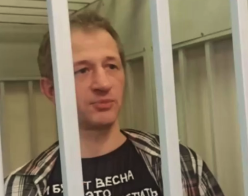 Gjykata ruse dënon me shtatë vjet burg një gazetar që kritikoi sulmin në Ukrainë