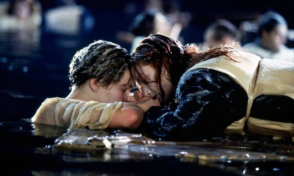 Dërrasa që shpëtoi Rose në filmin “Titanik” u shit në ankand me çmimin marramendës