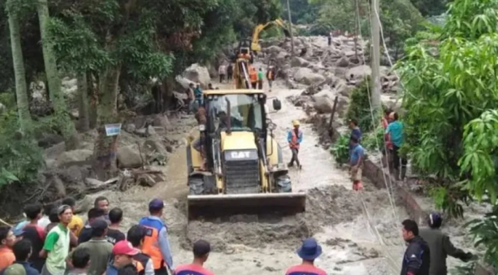 Përmbytje vdekjeprurëse në Indonezi, 18 të vdekur dhe 5 persona të zhdukur
