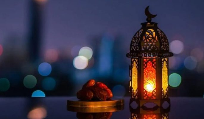 Sot fillon muaji i shenjtë i Ramazanit, besimtarët nisin agjërimin