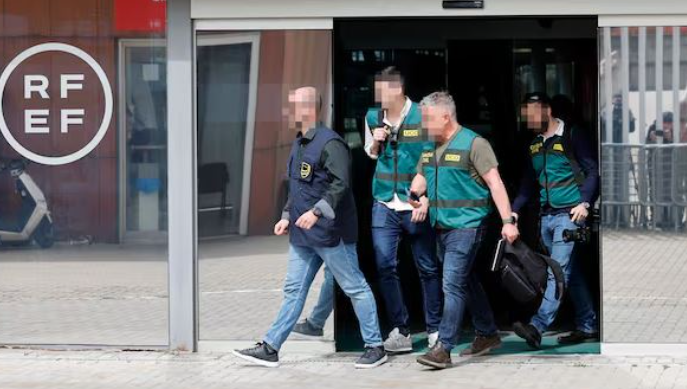 Policia bastis zyrat e Federatës Spanjolle të Futbollit, 7 të arrestuar, edhe presidenti nën hetim