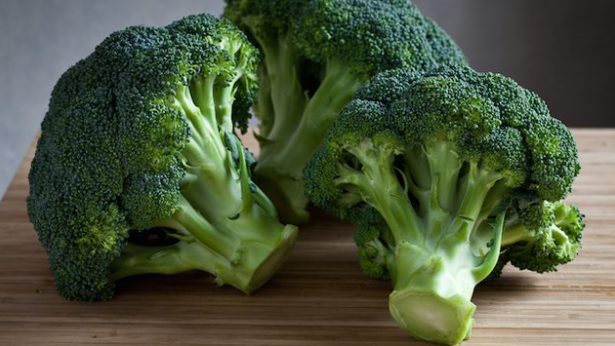 Çfarë i ndodh trupit tuaj nëse konsumoni brokoli