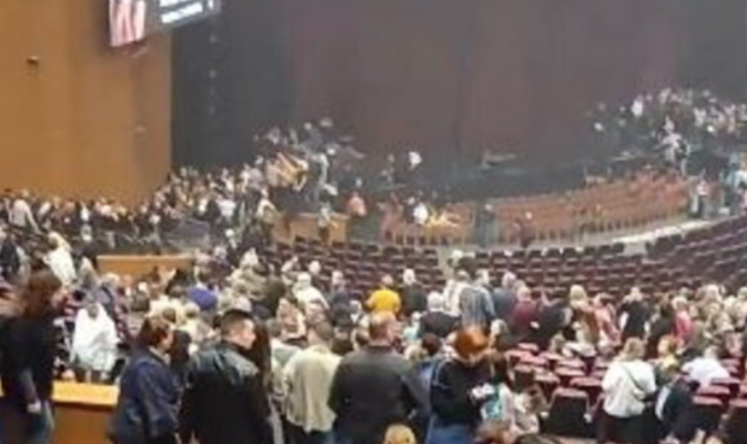 VIDEO/ 12 të vrarë dhe dhjetëra të plagosur nga një sulm me armë brenda një salle koncertesh në Moskë