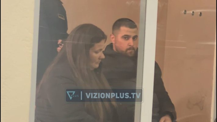 Vjedhja e 462 mijë eurove në banesën e Alda Klosit, nënë e bir dalin para gjykatës, çfarë ka vërtetuar prokuroria