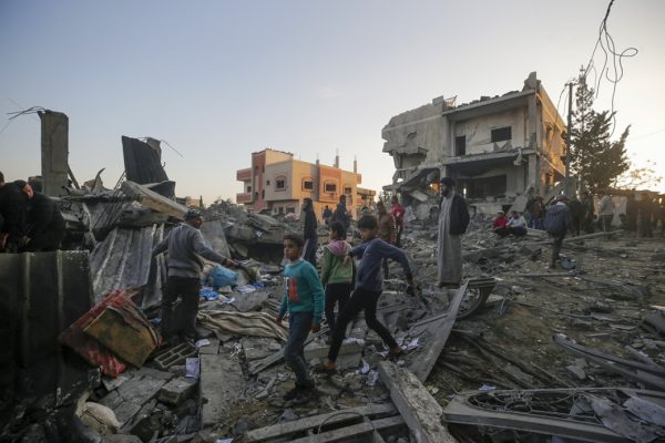 Zyrtari i OKB: Do të duhen 14 vjet për të pastruar Gazën nga rrënojat e luftës