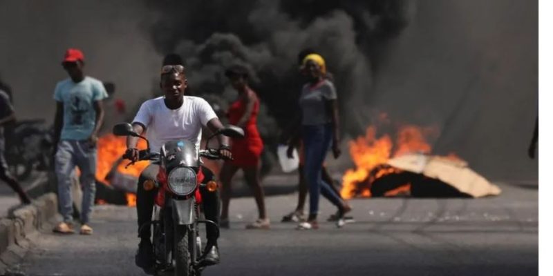 Arratisja masive nga burgjet dhe dhuna, Haiti shpall gjendjen e jashtëzakonshme, bandat shkaktojnë kaos