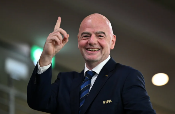 Paga e presidentit të FIFA-s u rrit me 33%