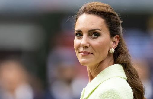 Tjetër teori konspirative për Kate Middleton: Nuk mundet të flasë!