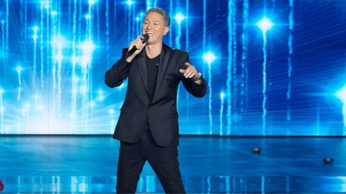 Këngëtari i njohur grek pëson atak kardiak, 24 orët e ardhshme kritike