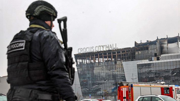 E PLOTË/ Sulmi në Moskë, Kremlini: Kemi kapur terroristët. Numri i të vdekurve rritet në 93, pamjet ng salla “e ferrit”