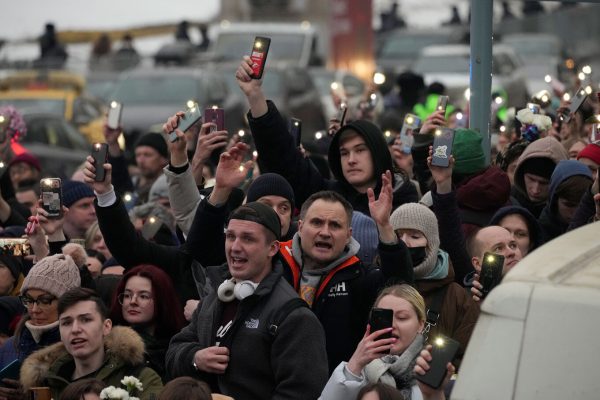 Funerali i Navalny u shndërrua në një demonstratë antiqeveritare, dhjetëra arrestime në të gjithë Rusinë