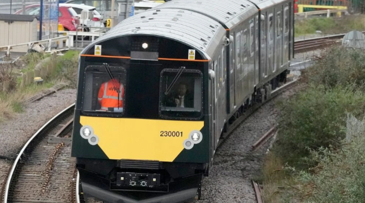 VIDEO/ Panik në Londër, sulm me thikë në një tren, pasagjeri në gjendje kritike për jetën