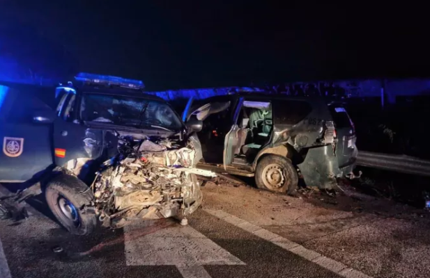 Kamioni përplaset me makinën e policisë në Spanjë, 6 të vdekur