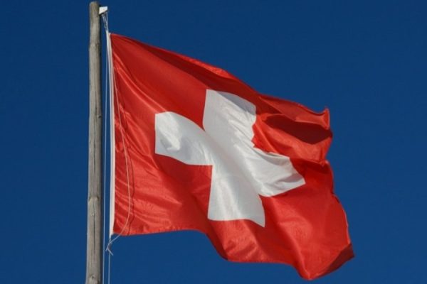 Zviceranët mbajnë referendum për pensionin e 13-të