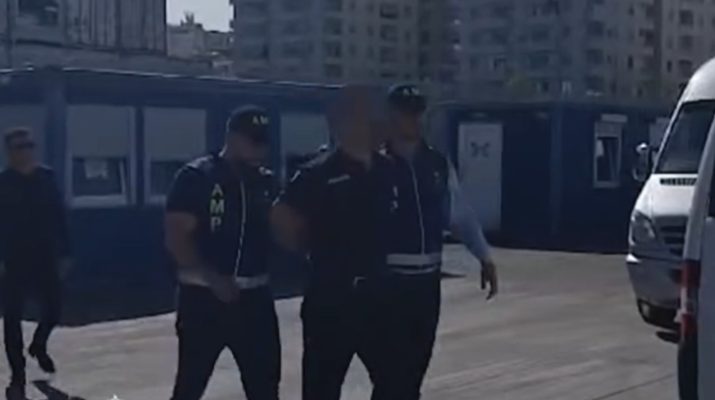 EMRI/ Arrestohet efektivi i policisë në Portin e Durrësit, lejoi trafikun e armëve drejt Italisë