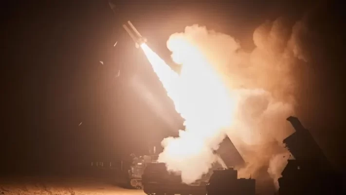 SHBA i dërgoi fshehurazi, Kievi përdor për herë të parë raketa amerikane me rreze më të gjatë
