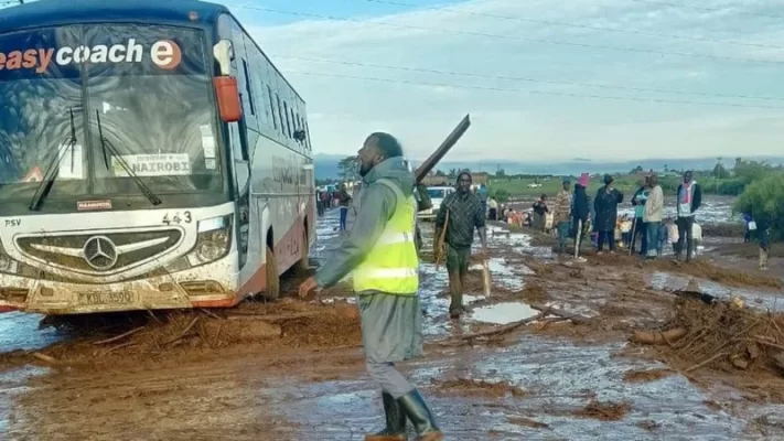 Shpërthen diga në Kenia, më shumë se 40 të vdekur, dhjetëra ende të zhdukur në baltë