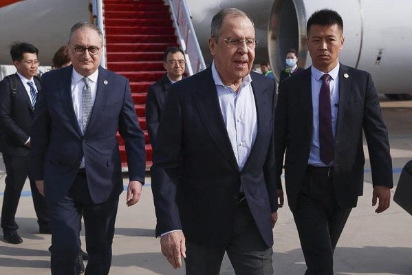 Ministri i Jashtëm rus viziton Pekinin, thekson lidhjet me Kinën