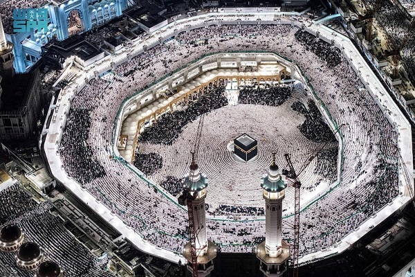 Nata e Kadrit në Mekë, 2.5 milionë muslimanë thyen rekord në vendin e shenjtë