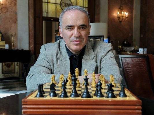 Doli kundër Putinit, Rusia lëshon urdhër arrest për ish-kampionin e botës në shah, Garry Kasparov