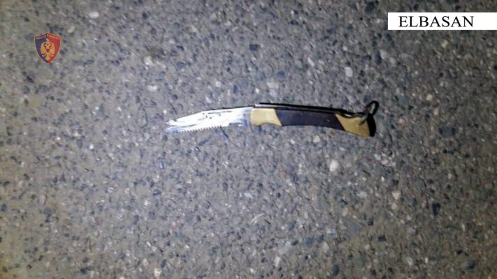 Sherr me thika mes adoleshentëve në Elbasan, arrestohet 17-vjeçari