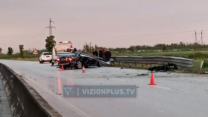 Parakalim i gabuar në Lushnjë, shoferi i “Audit” humb kontrollin, barrierat anësore çajnë makinën në mes
