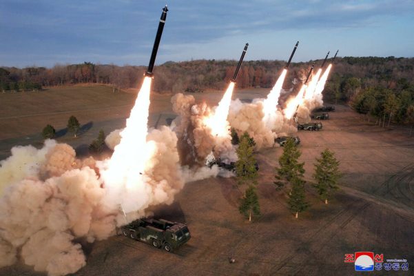 Koreja e Veriut lëshon raketën balistike drejt Detit të Japonisë