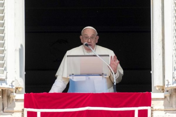 Papa Françesku bën thirrje për dialog: Jo më luftë dhe sulme në Lindjen e Mesme!