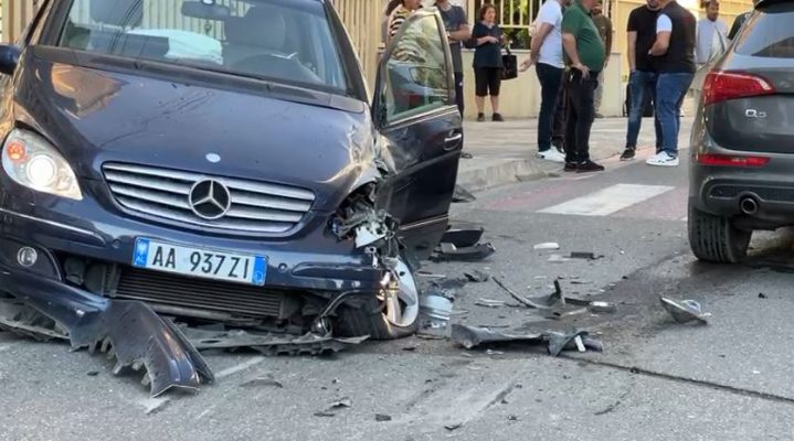 Makina të bëra copë, dalin pamjet nga aksidenti i trefishtë në Shëngjin Makina të bëra copë, dalin pamjet nga aksidenti i trefishtë në Shëngjin
