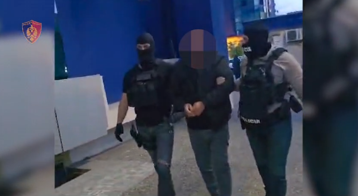 Hetimet në Kadastër, detaje nga aksioni i SPAK, ekzekutohen 4 urdhër-arreste (EMRAT) Hetimet në Kadastër, detaje nga aksioni i SPAK, ekzekutohen 4 urdhër-arreste (EMRAT)