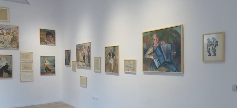 Buron Kaceli sjell “Dhoma e Pasme”, piktori i njohur hap ekspozitën në Galerinë e Artit