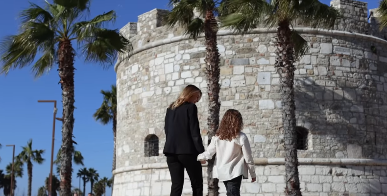 Rama publikon pamje nga Kulla Veneciane e restauruar në Durrës