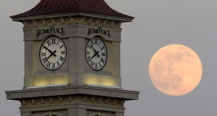 SHBA-ja i kërkon NASA-s të krijojë një standard kohor për Hënën